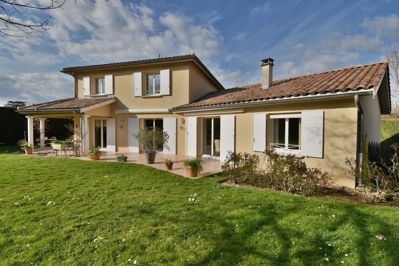 Maison - 228 m² - 6 pièces