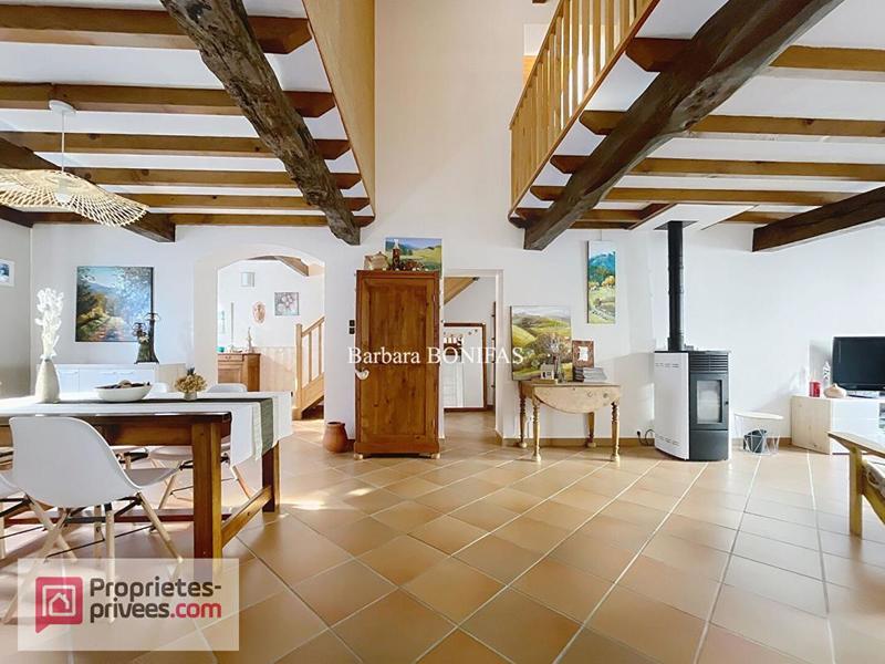 Maison - 230 m² - 7 pièces