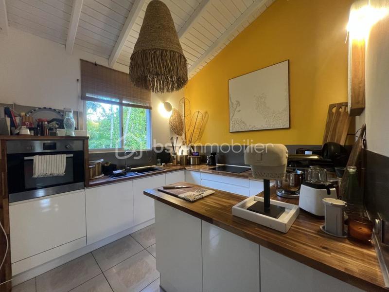 Propriété - 256 m² - 14 pièces