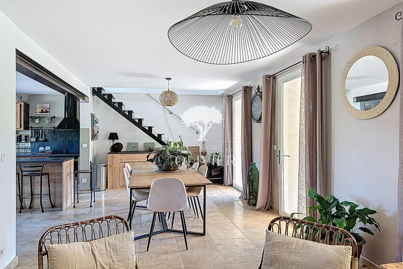 Propriété - 175 m² - 8 pièces