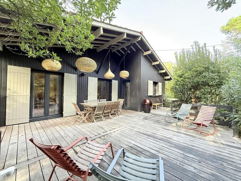 Villa - 242 m² - 12 pièces