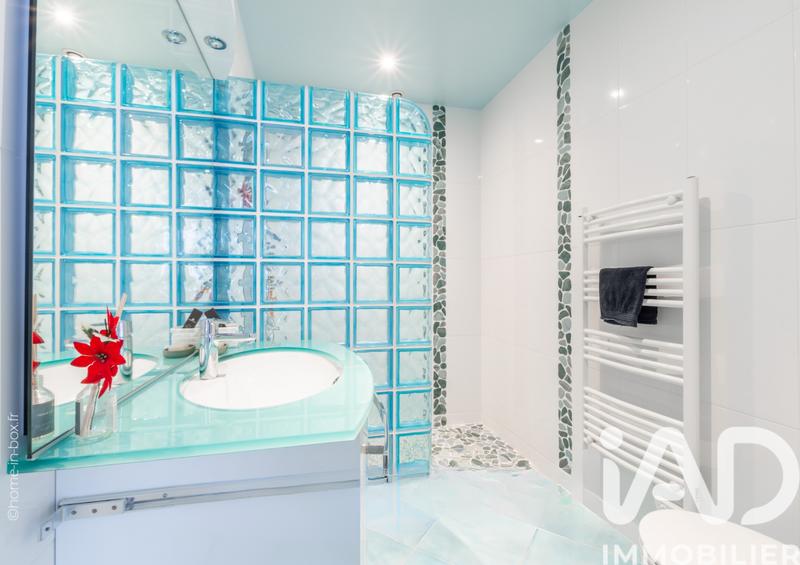 Maison - 740 m² - 15 pièces