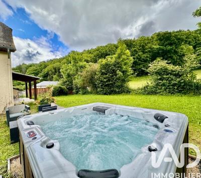 Maison - 200 m² - 8 pièces