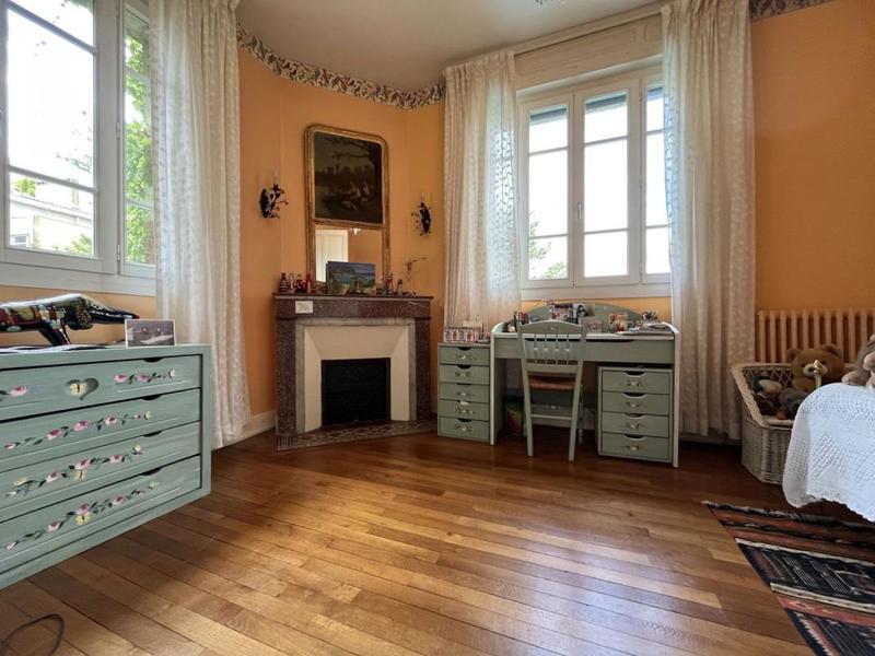 Maison - 210 m² - 6 pièces