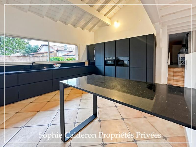 Maison - 250 m² - 9 pièces