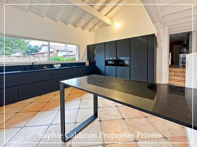 Maison - 250 m² - 9 pièces