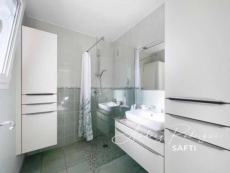 Villa - 210 m² - 8 pièces