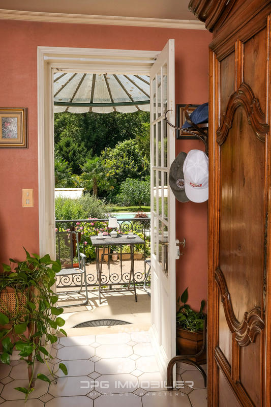 Propriété - 445 m² - 24 pièces