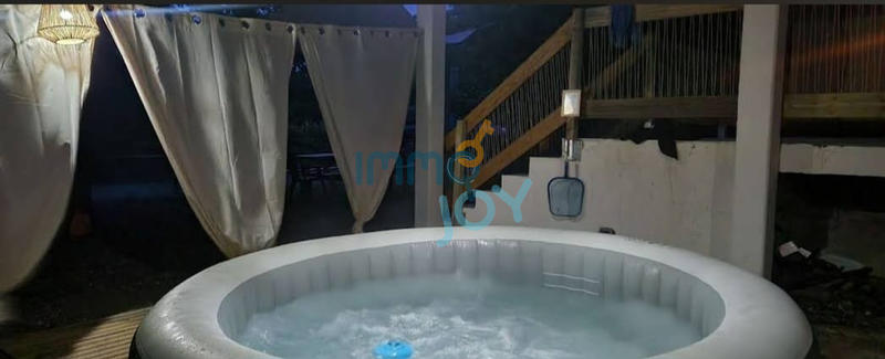 Propriété - 250 m² - 11 pièces