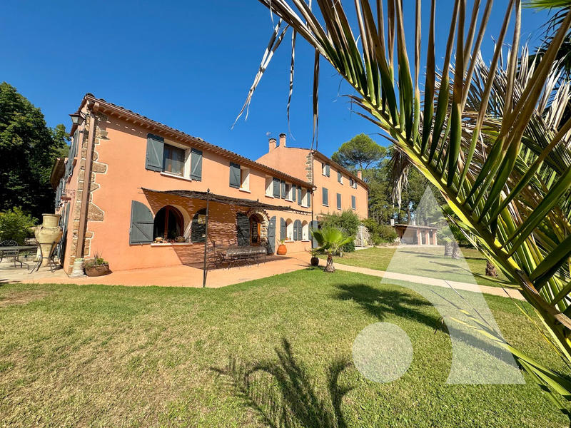 Maison - 470 m² - 17 pièces