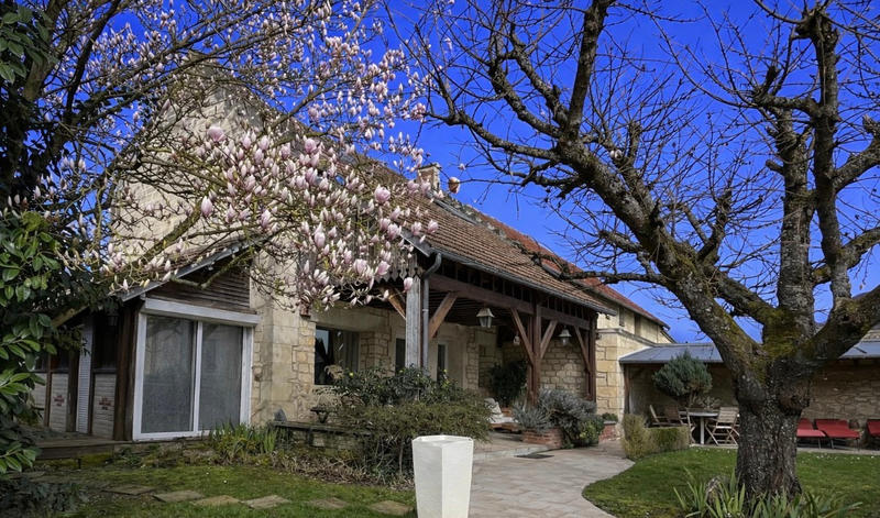 Maison - 260 m² - 8 pièces