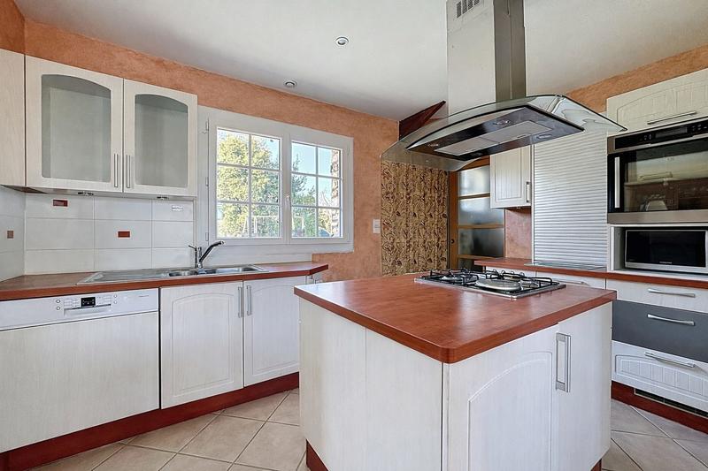 Maison - 202 m² - 8 pièces