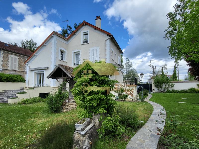 Maison - 260 m² - 7 pièces