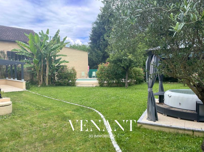 Villa - 238 m² - 14 pièces