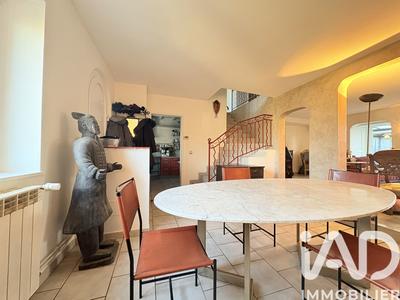 Maison - 140 m² - 7 pièces
