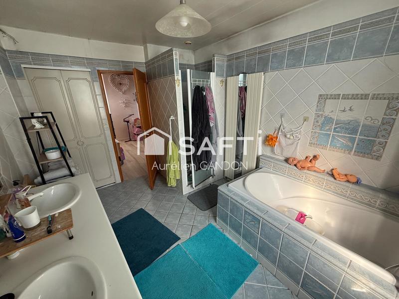 Maison - 184 m² - 9 pièces