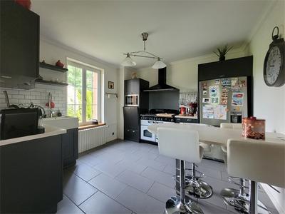 Maison - 250 m² - 8 pièces