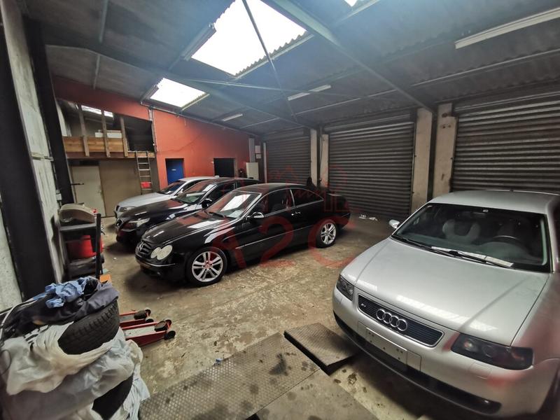 Local d'activité / Entrepôt - 415 m²