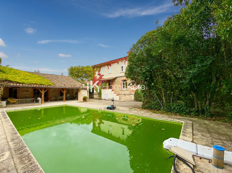 Maison - 240 m² - 7 pièces