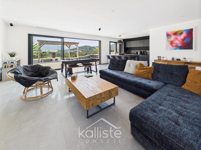 Villa - 166 m² - 6 pièces