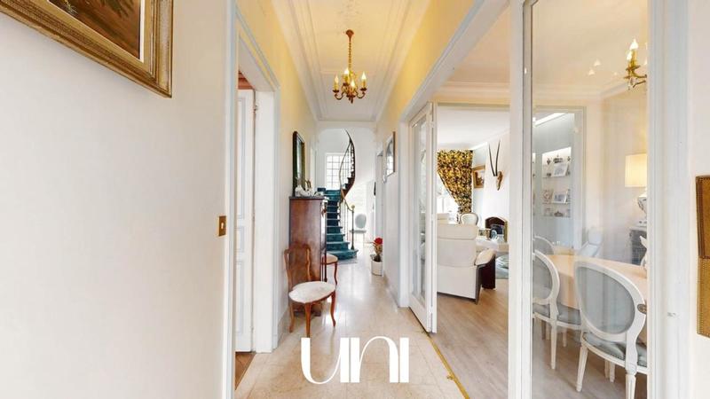 Maison de maîtres - 260 m² - 8 pièces