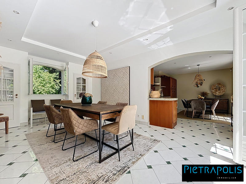 Villa - 244 m² - 7 pièces
