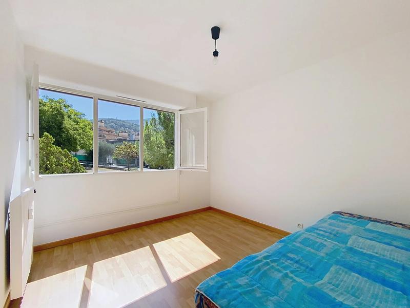 Appartement - 99 m² - 5 pièces