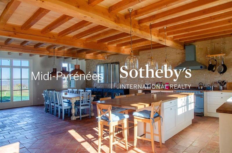 Maison - 397 m² - 9 pièces