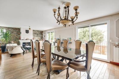 Maison - 211 m² - 8 pièces