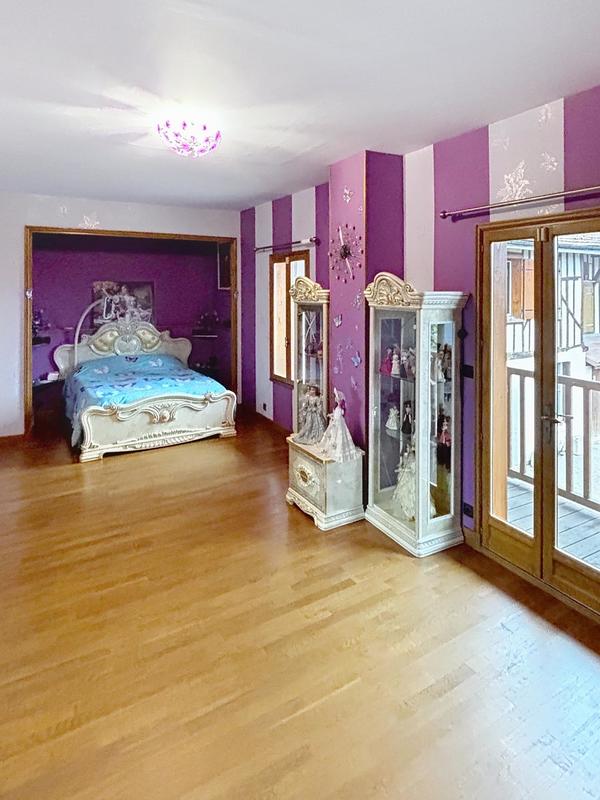 Maison - 268 m² - 8 pièces