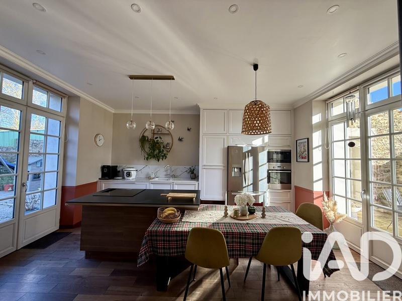 Maison - 180 m² - 7 pièces