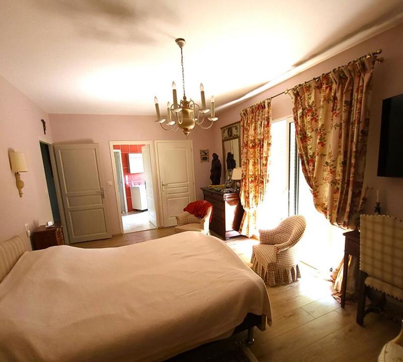 Maison - 340 m² - 15 pièces