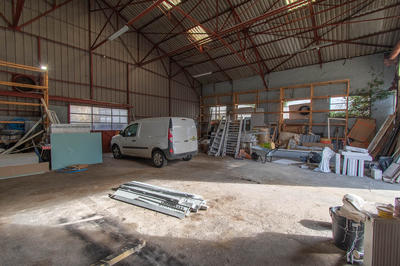 Parking / Garage - 214 m²