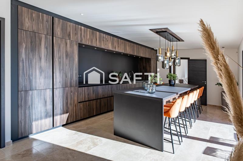 Maison - 181 m² - 6 pièces