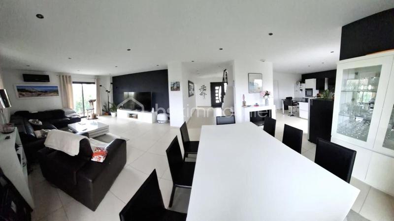 Maison traditionnelle - 156 m² - 6 pièces