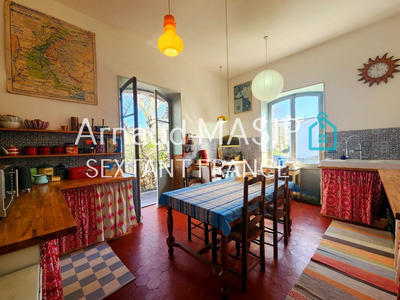 Maison - 220 m² - 8 pièces