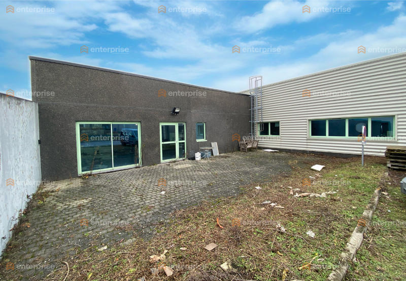 Local d'activité / Entrepôt - 570 m²