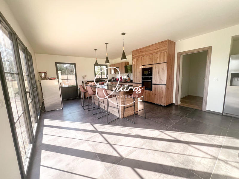 Maison - 290 m² - 8 pièces