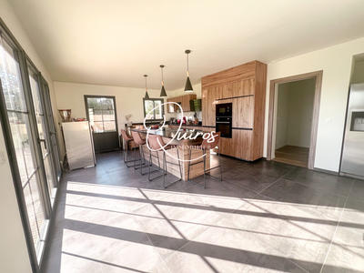 Maison - 290 m² - 8 pièces