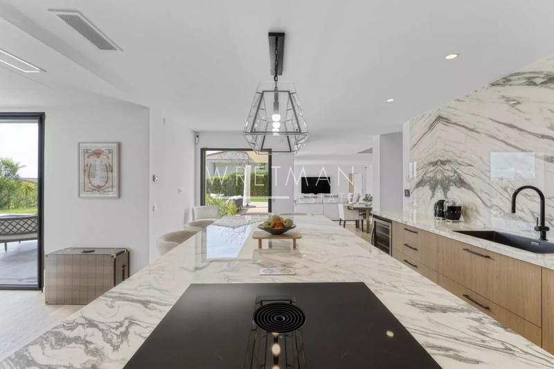 Villa - 222 m² - 6 pièces