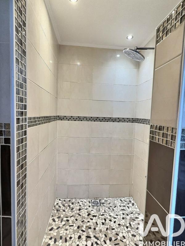 Maison - 213 m² - 8 pièces