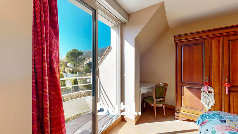 Maison - 302 m² - 12 pièces