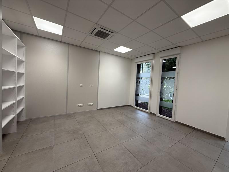 Local commercial - 139 m² - 6 pièces