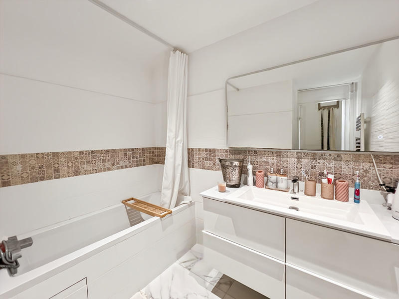 Appartement - 93 m² - 6 pièces