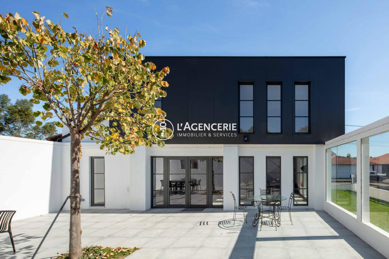 Maison contemporaine - 193 m² - 5 pièces