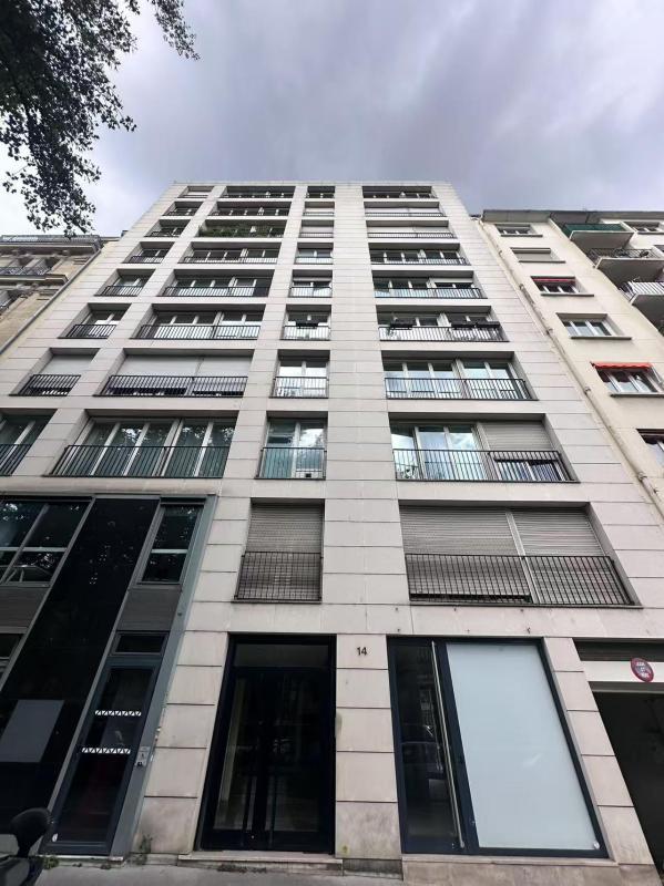 Studio - 60 m² - 1 pièce