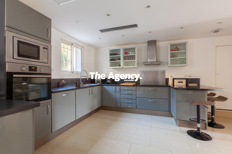 Villa - 204 m² - 5 pièces