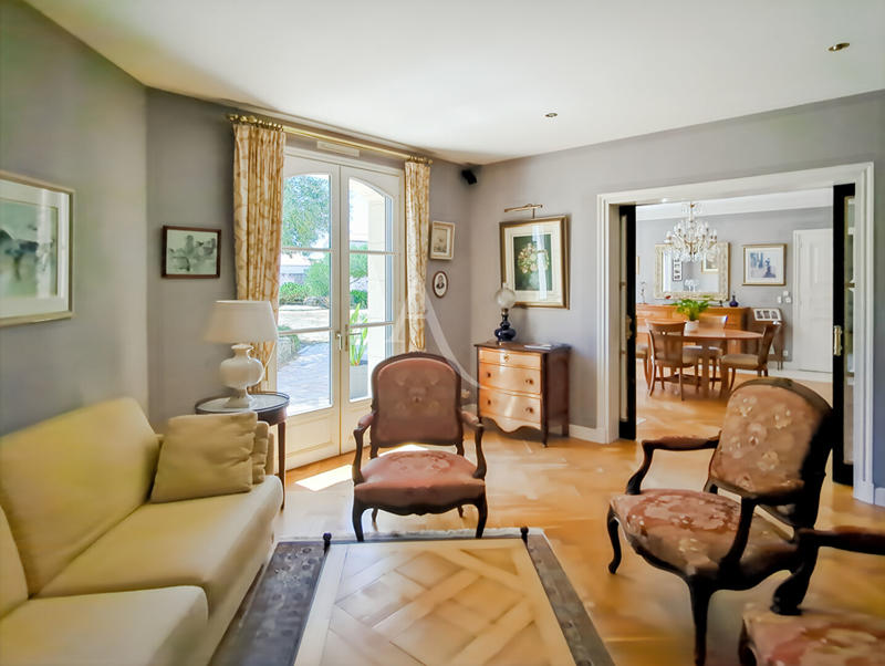 Maison - 246 m² - 6 pièces