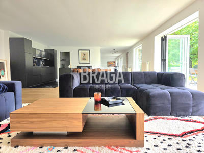 Propriété - 222 m² - 6 pièces