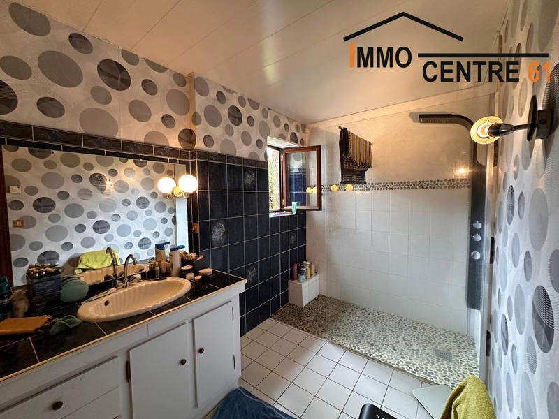 Maison - 238 m² - 10 pièces